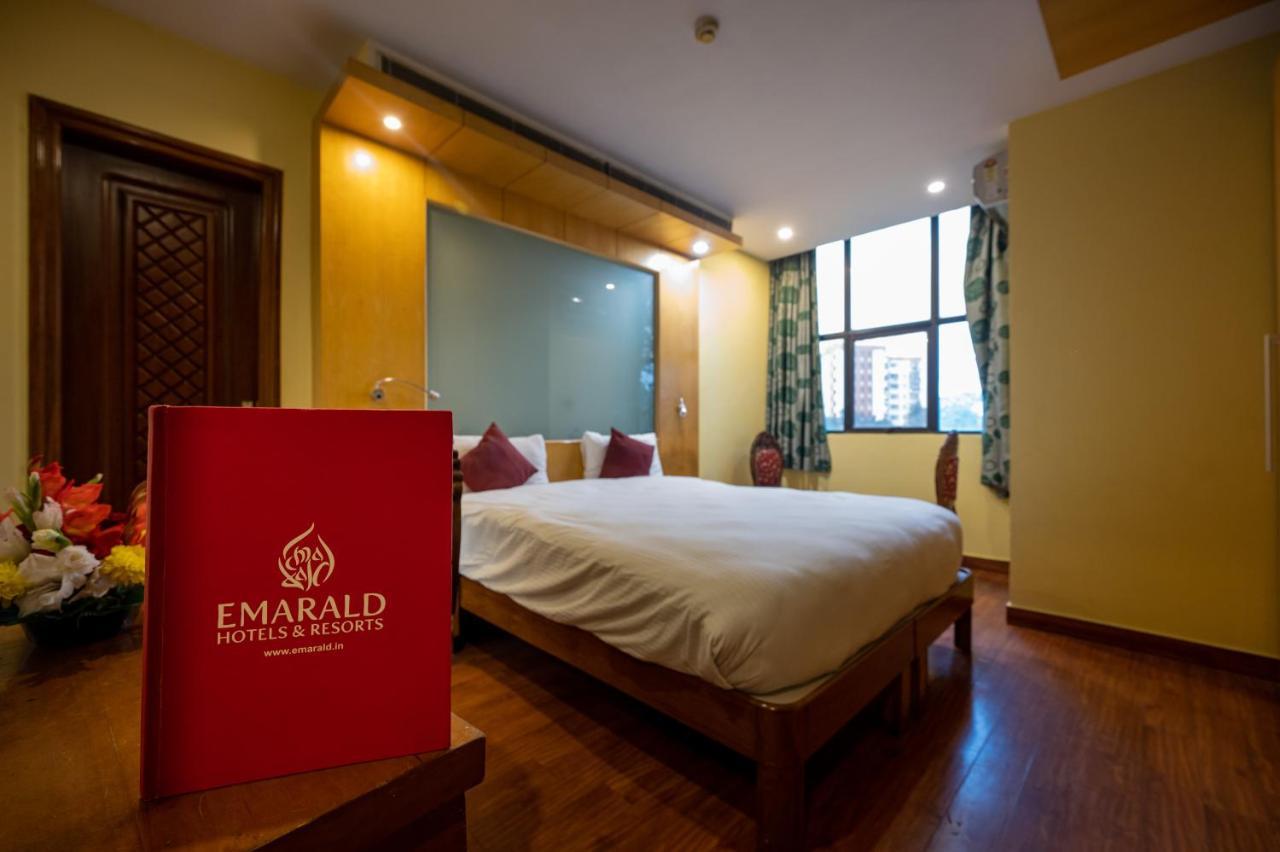 Hotel Emarald, Nueva Delhi Exterior foto