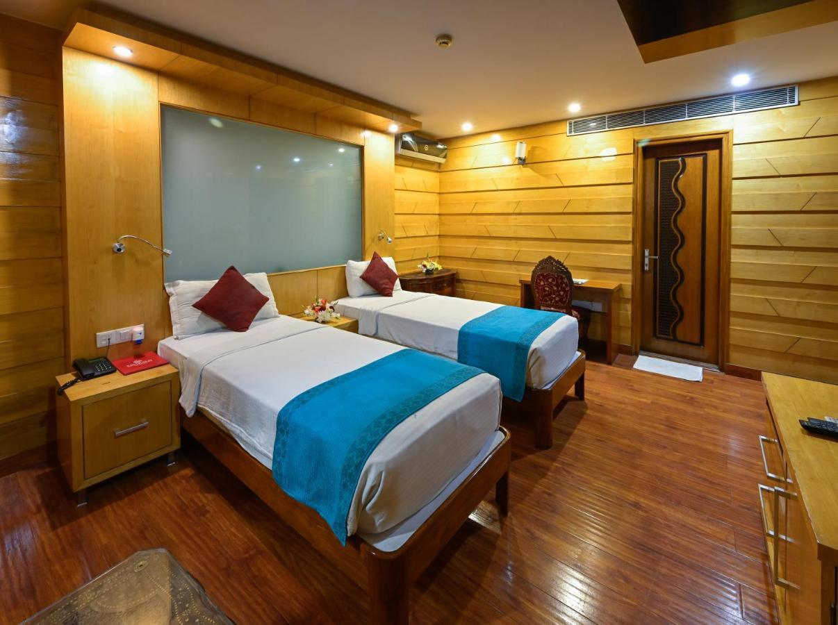 Hotel Emarald, Nueva Delhi Exterior foto