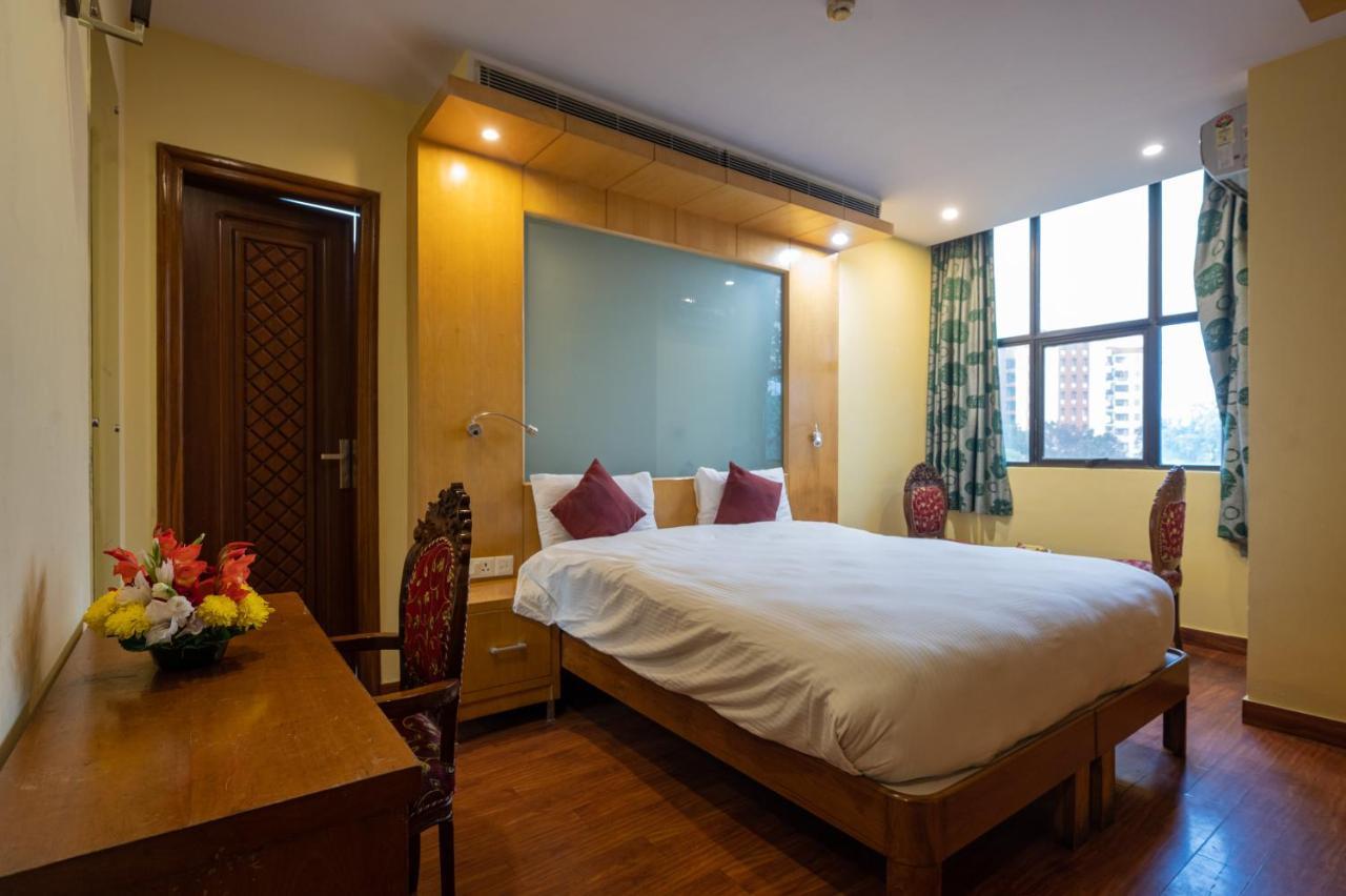 Hotel Emarald, Nueva Delhi Exterior foto